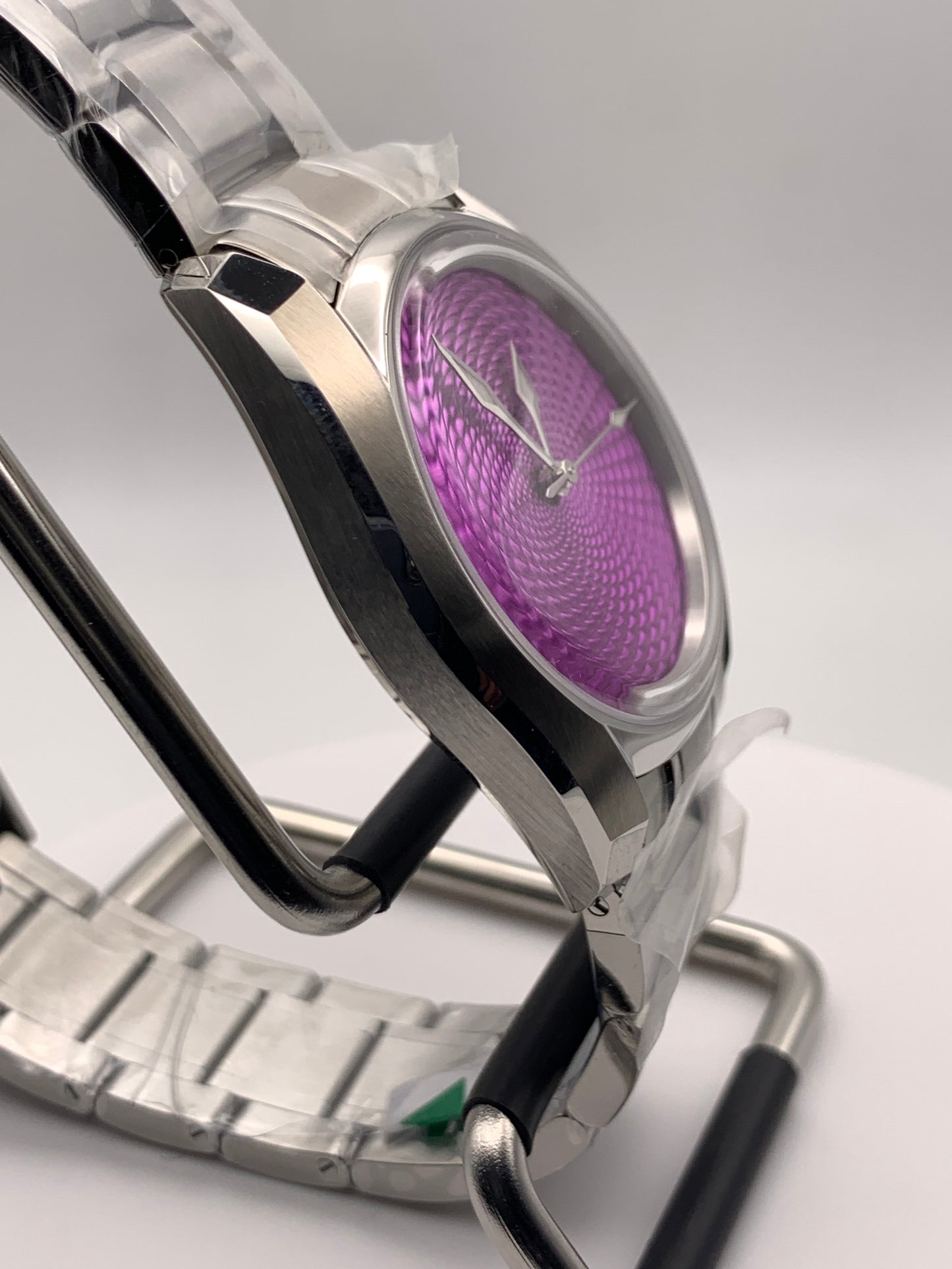 Brandy. 38mm Stainless steel. Double dome sapphire with AR. Seiko NH38.