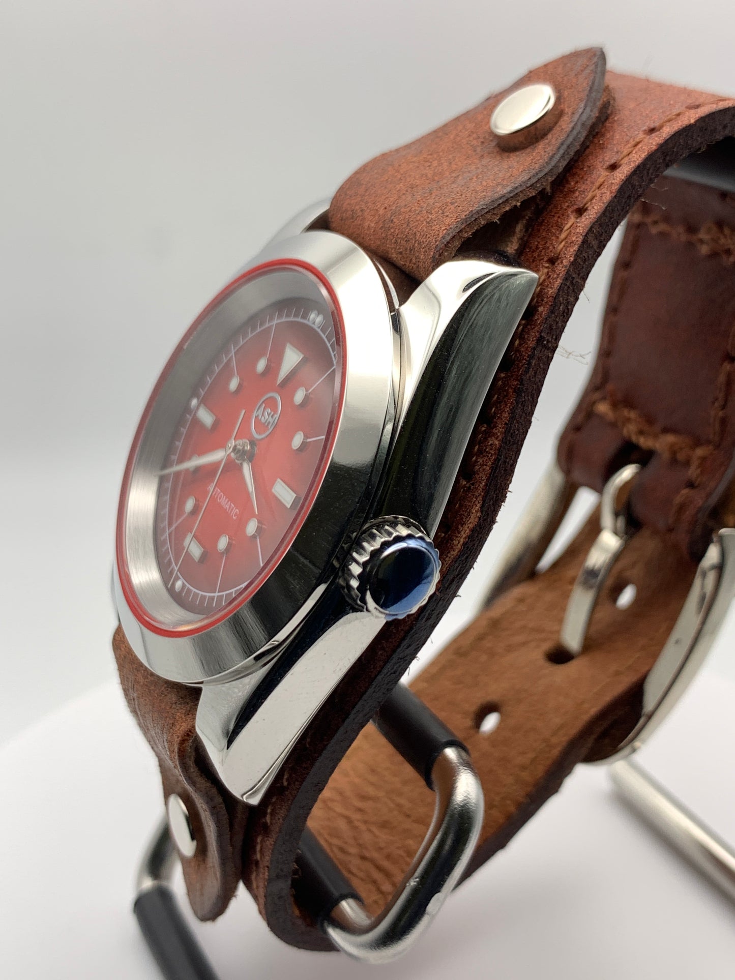 Red Five. 39mm Stainless steel. Sapphire crystal. Seiko NH38.