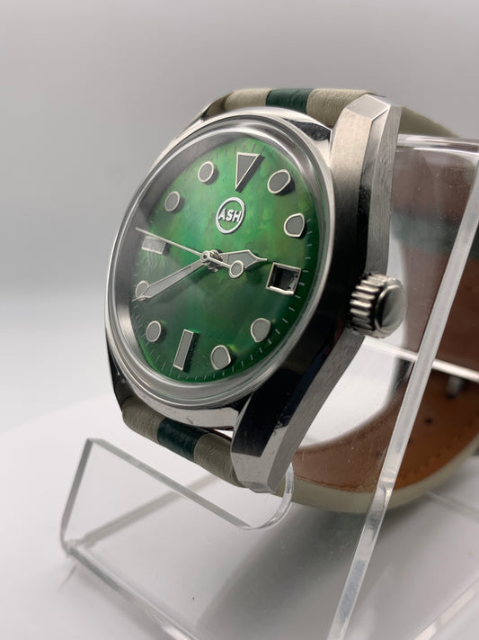 Andy II. 38mm Stainless steel. Double dome sapphire. Green MOP dial. Seiko NH35.