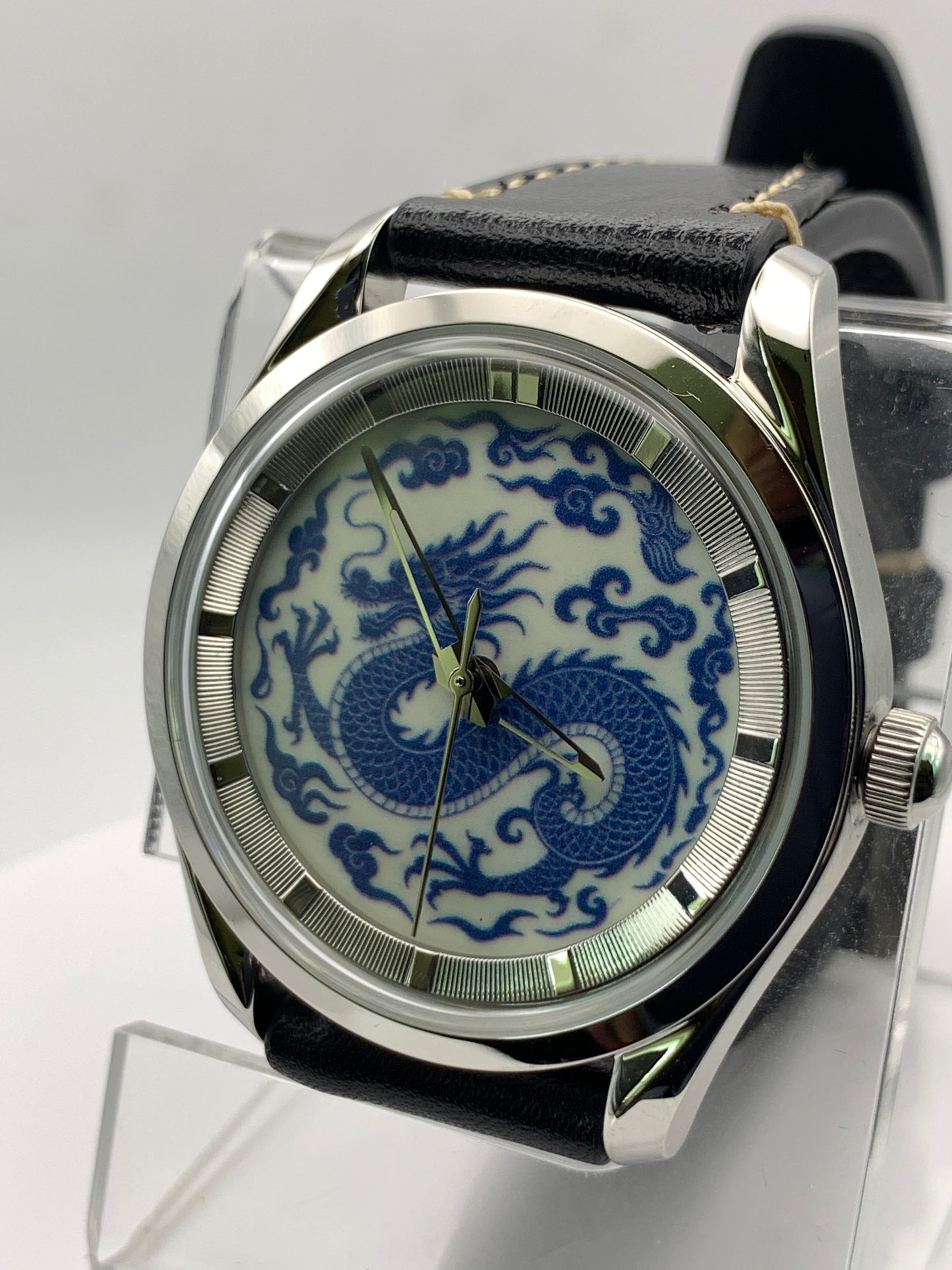 Qinglong - 39mm stainless steel case with engine turned chapter ring. Sapphire crystal. Seiko NH38.