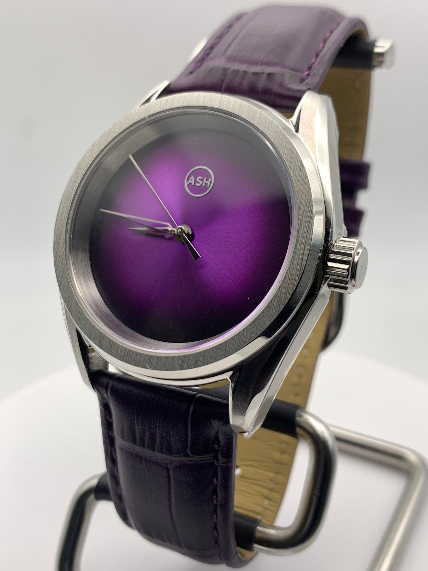 People Eater. 38mm Stainless steel. Sapphire crystal. Seiko NH38. Bracelet and leather strap included.