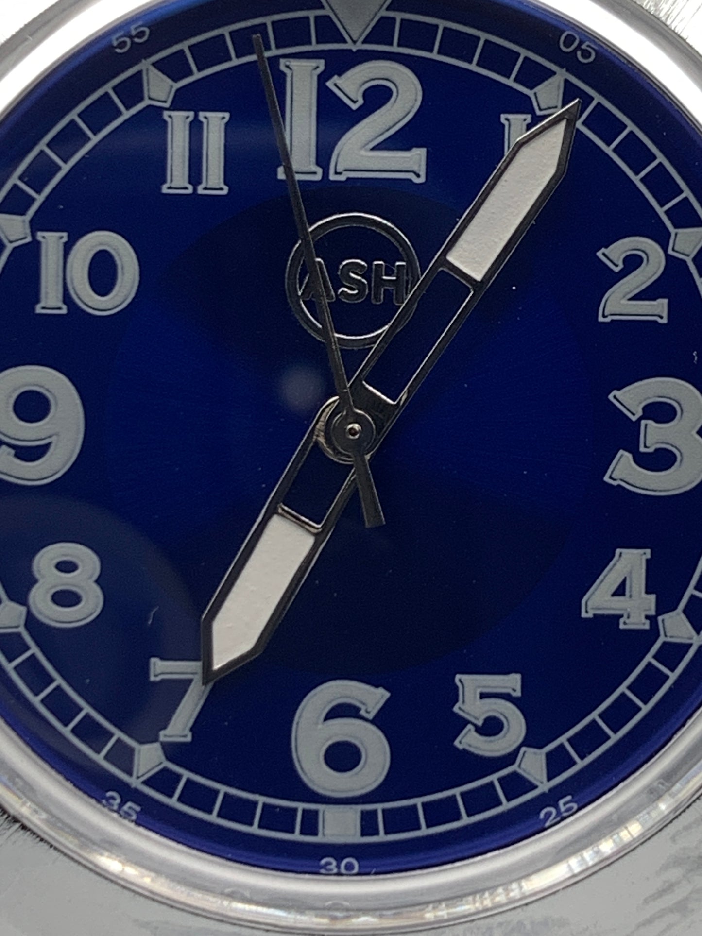 Drew. 35mm NOS brass and stainless steel Gruen case. Box Sapphire crystal. Seiko VH31 Mecha-quartz.