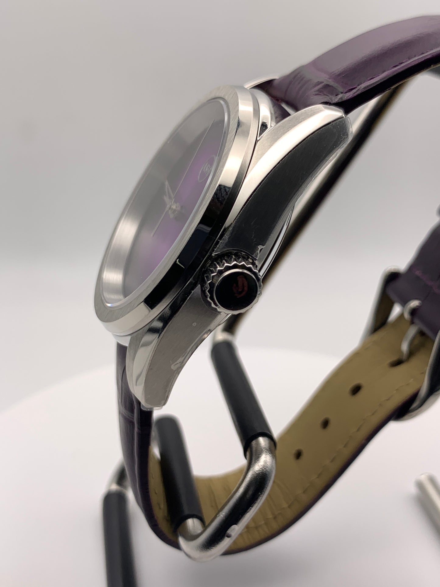People Eater. 38mm Stainless steel. Sapphire crystal. Seiko NH38. Bracelet and leather strap included.