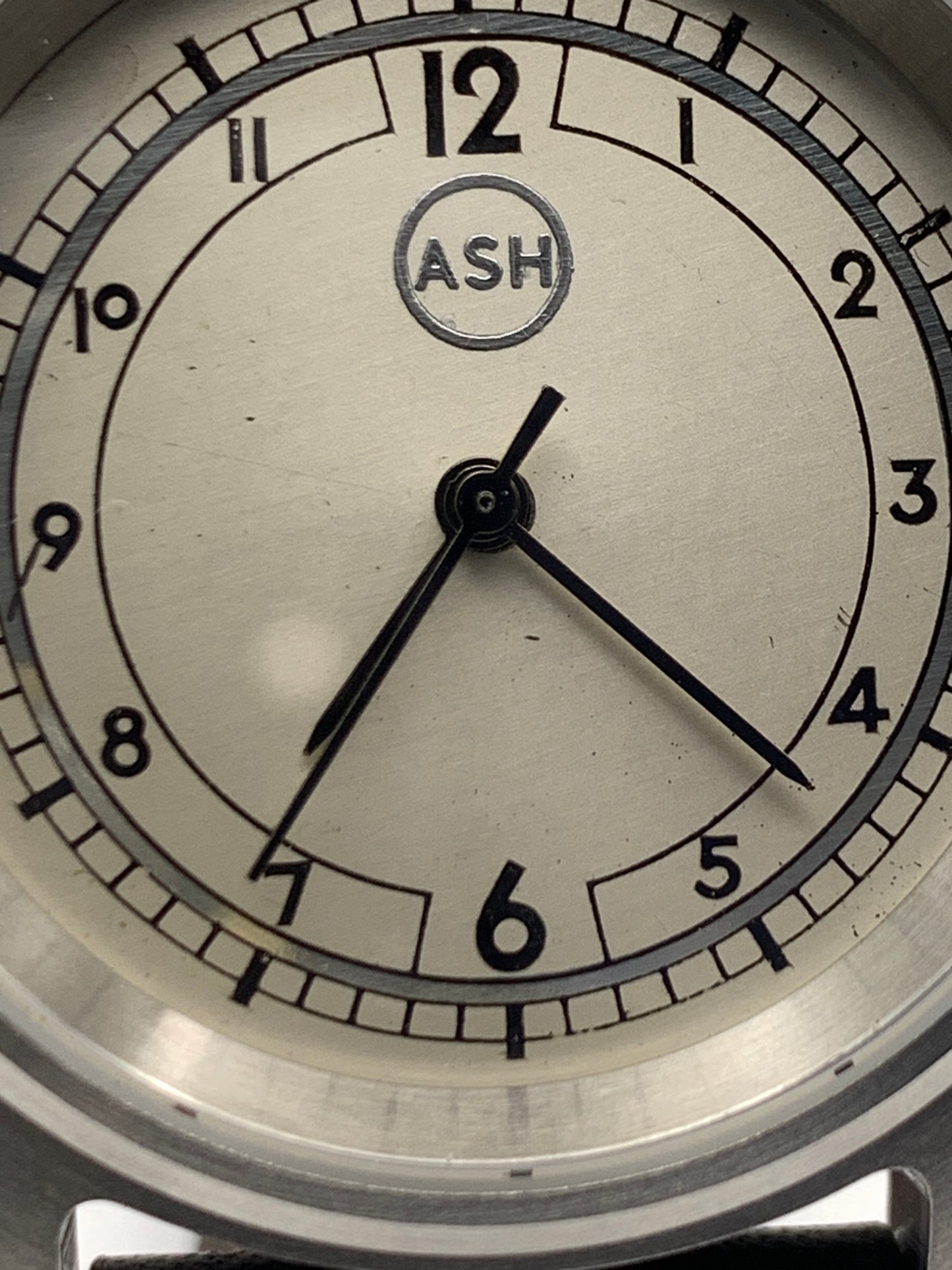 Tin Man. Unique vintage dial. 36mm stainless steel case. Sapphire crystal. VH31 quartz movement with sweeping seconds hand.