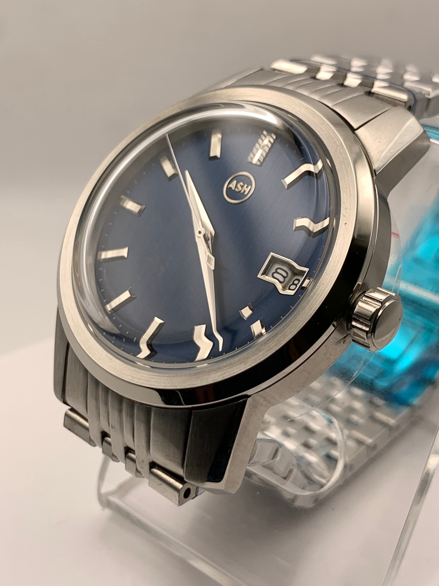 Nocturne. 40mm stainless steel case with matching bracelet. Box sapphire crystal. Seiko NH35