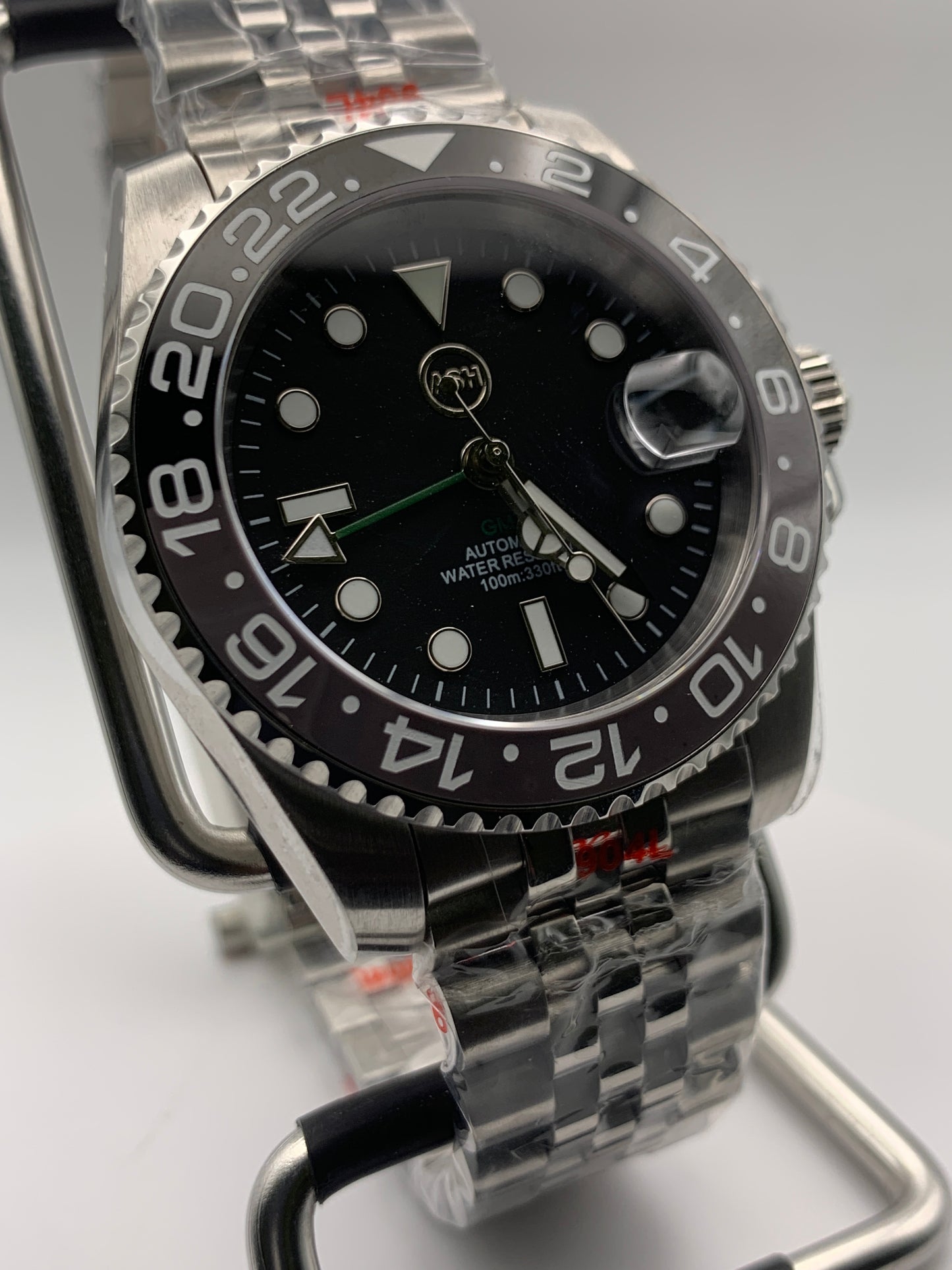 Bruce Wayne. 39mm Stainless steel GMT. Sapphire crystal. Seiko NH34.