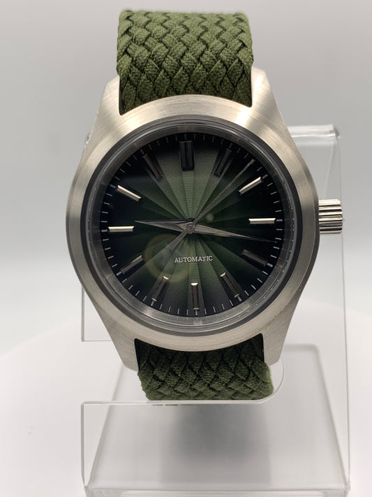 Fangorn. 39mm Stainless steel. Textured and faceted dial. Sapphire crystal. Seiko NH38.