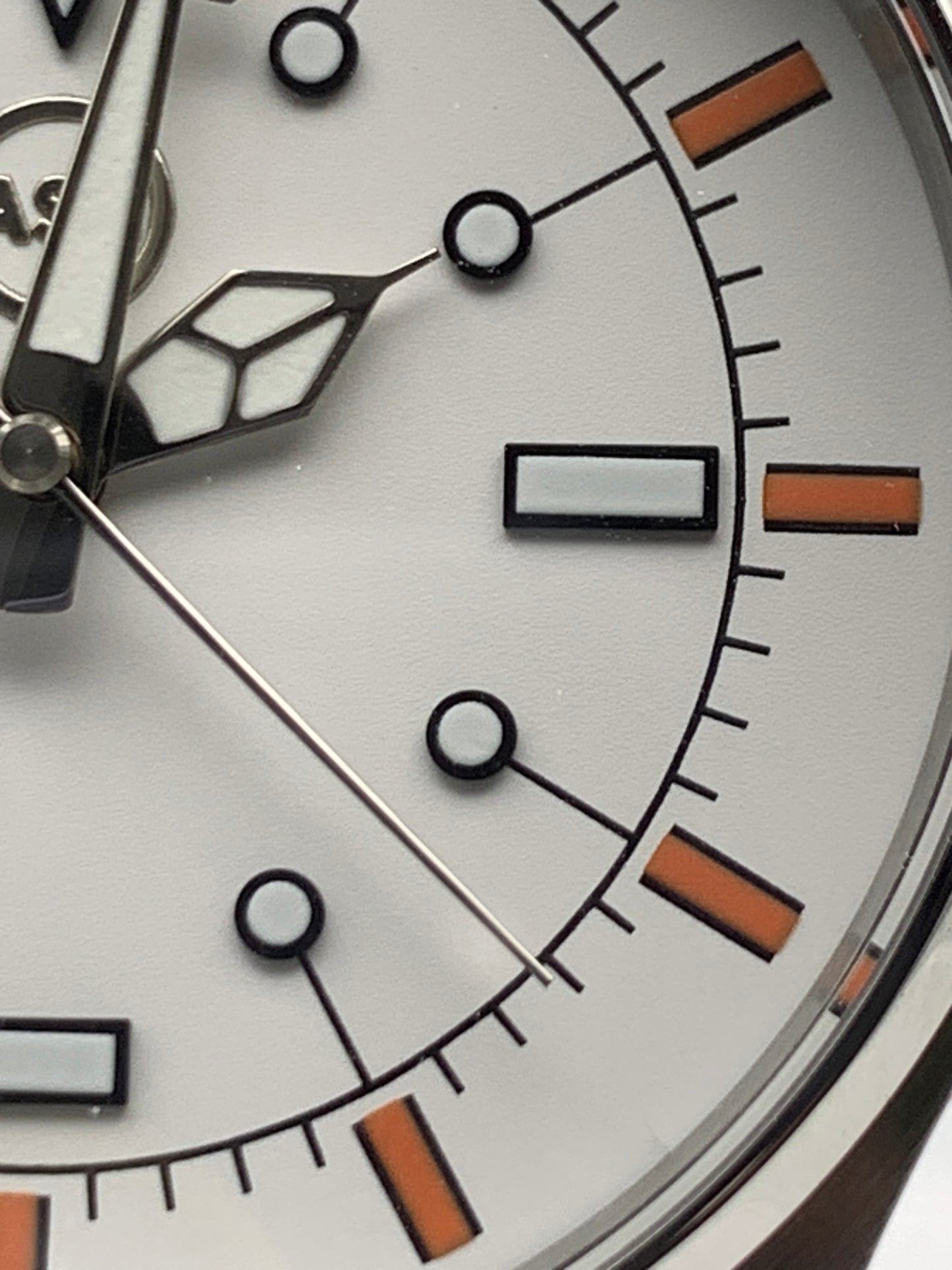 Fuyu. 39mm Stainless steel case.  Sapphire crystal. Seiko NH38