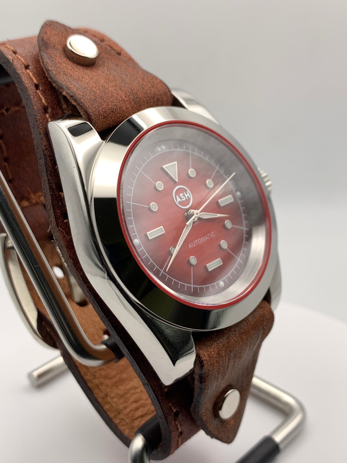 Red Five. 39mm Stainless steel. Sapphire crystal. Seiko NH38.