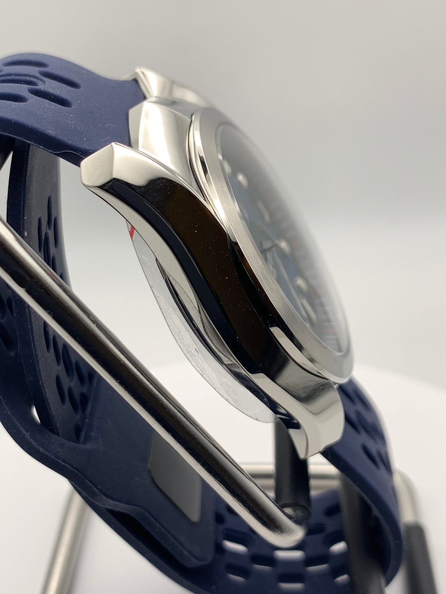 Miles. 39mm Stainless Steel case. AR coated sapphire crystal. Crystal titanium dial. Seiko NH35 automatic.