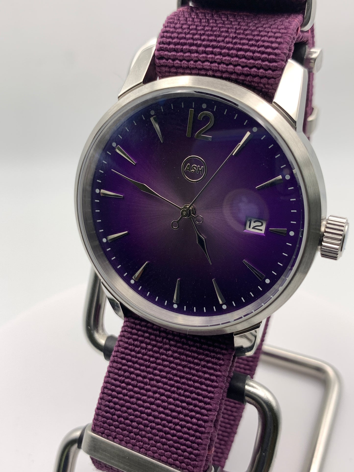 Ultraviolet. 40mm stainless steel case. Sapphire crystal. Seiko NH35.