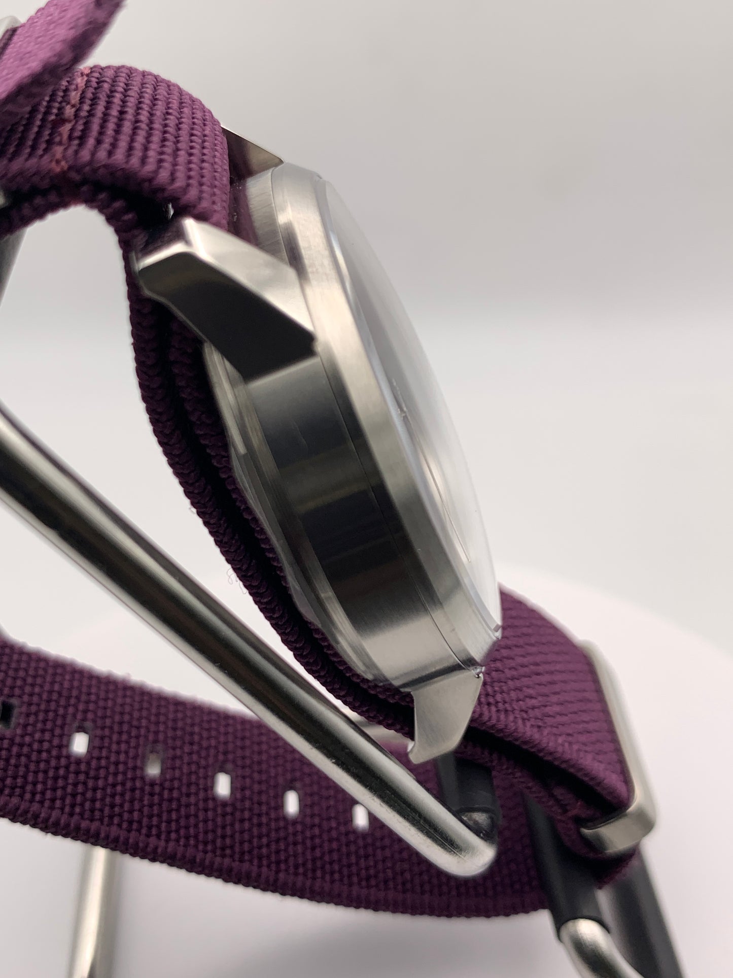 Ultraviolet. 40mm stainless steel case. Sapphire crystal. Seiko NH35.