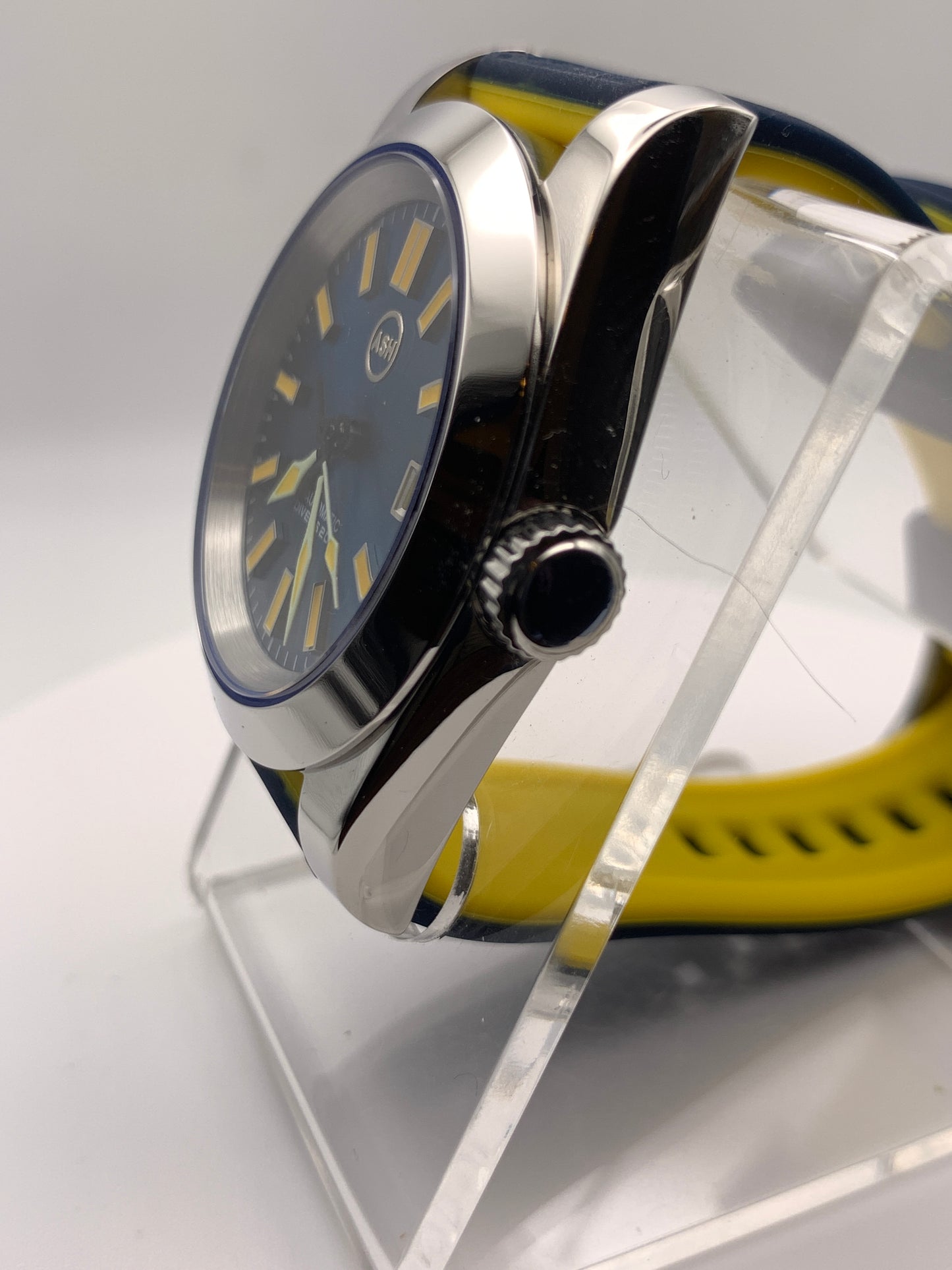 Time for the Brewers. Custom 39mm stainless steel. Sapphire crystal. Seiko NH35.
