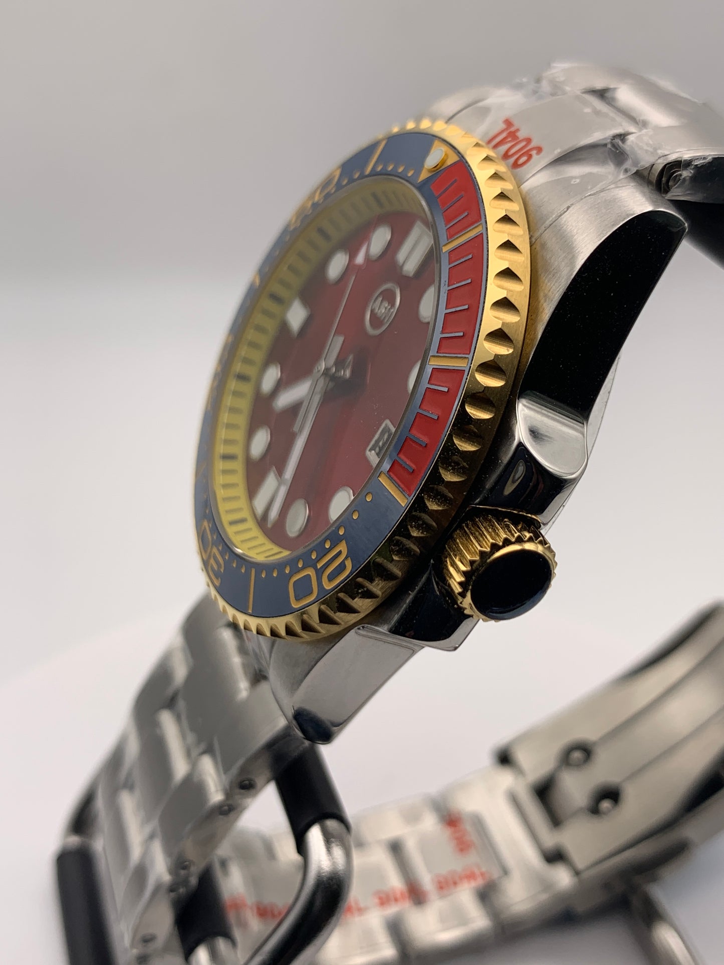 Toy Box. 41mm stainless steel case. Sapphire crystal. Seiko NH35.