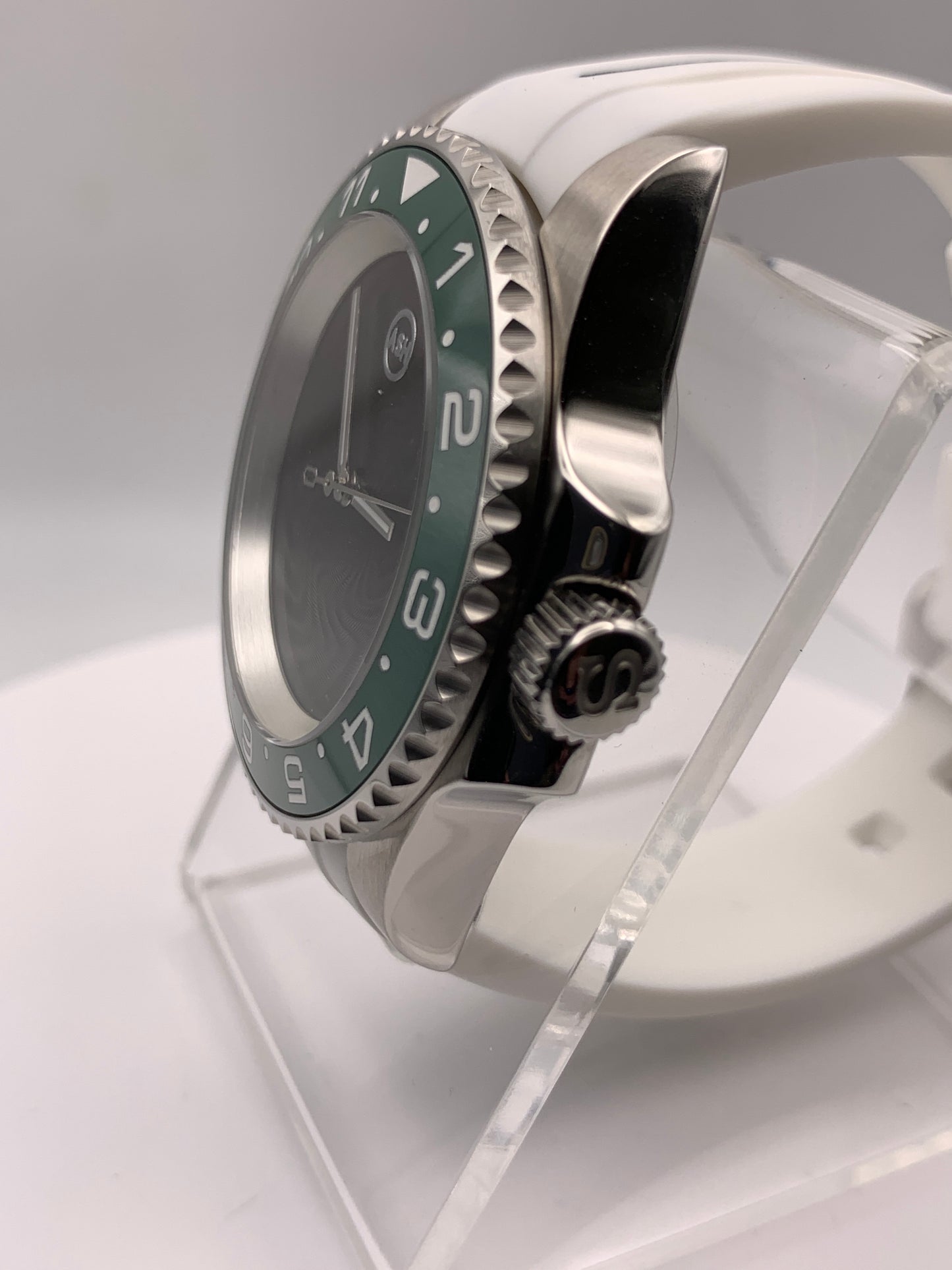 Windswirl. 40mm stainless steel. Sapphire crystal. Seiko NH38.
