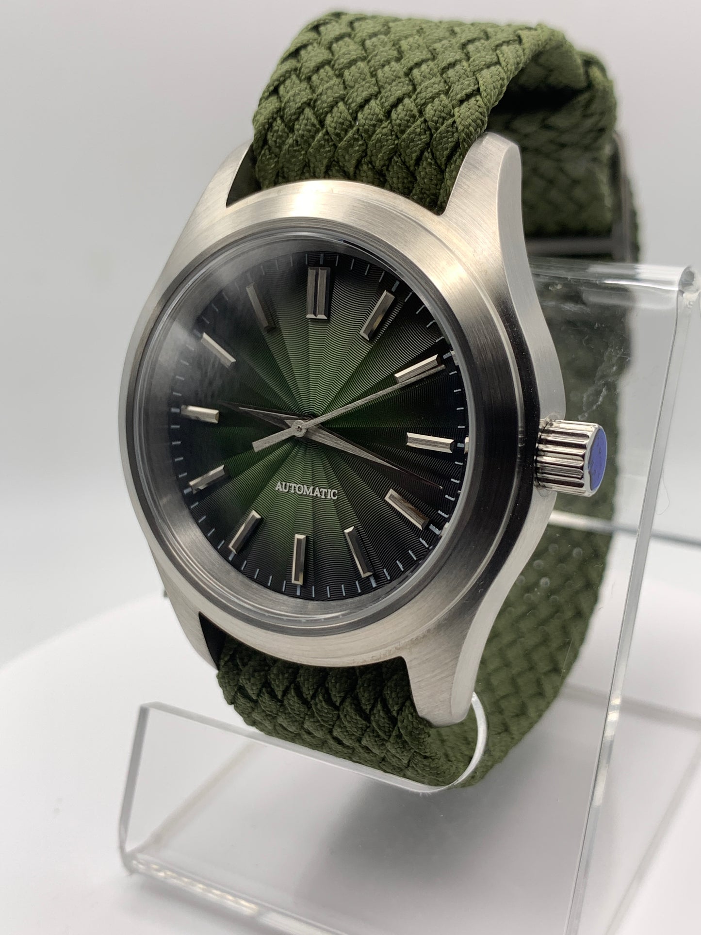 Fangorn. 39mm Stainless steel. Textured and faceted dial. Sapphire crystal. Seiko NH38.