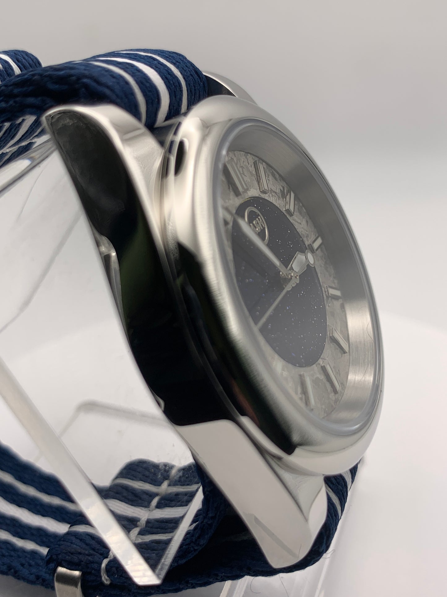 Monolith. 39mm Stainless steel. Sapphire crystal. Seiko NH38.