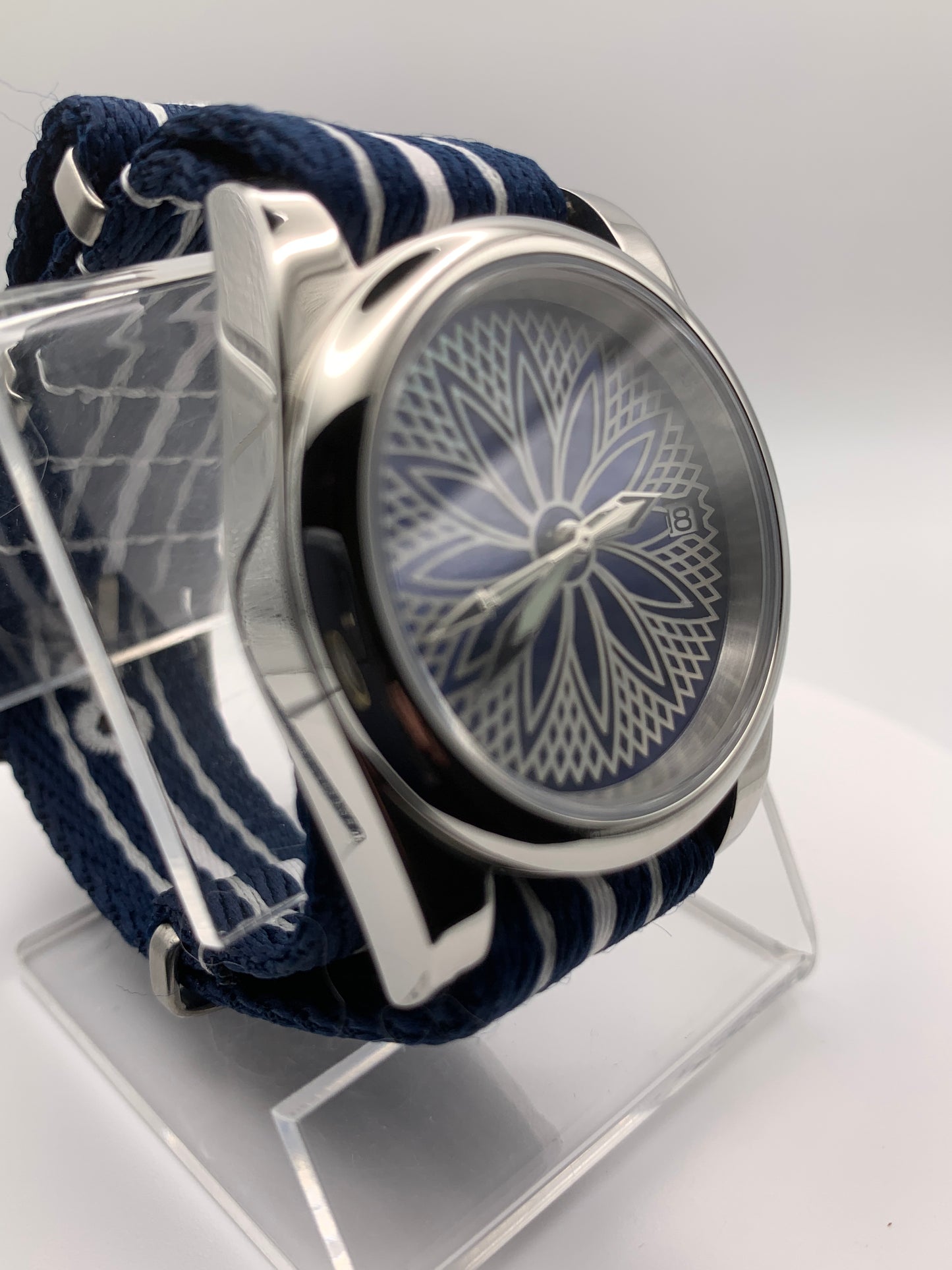 Blu Lou. 39mm Stainless steel. Sapphire crystal. Seiko NH35.