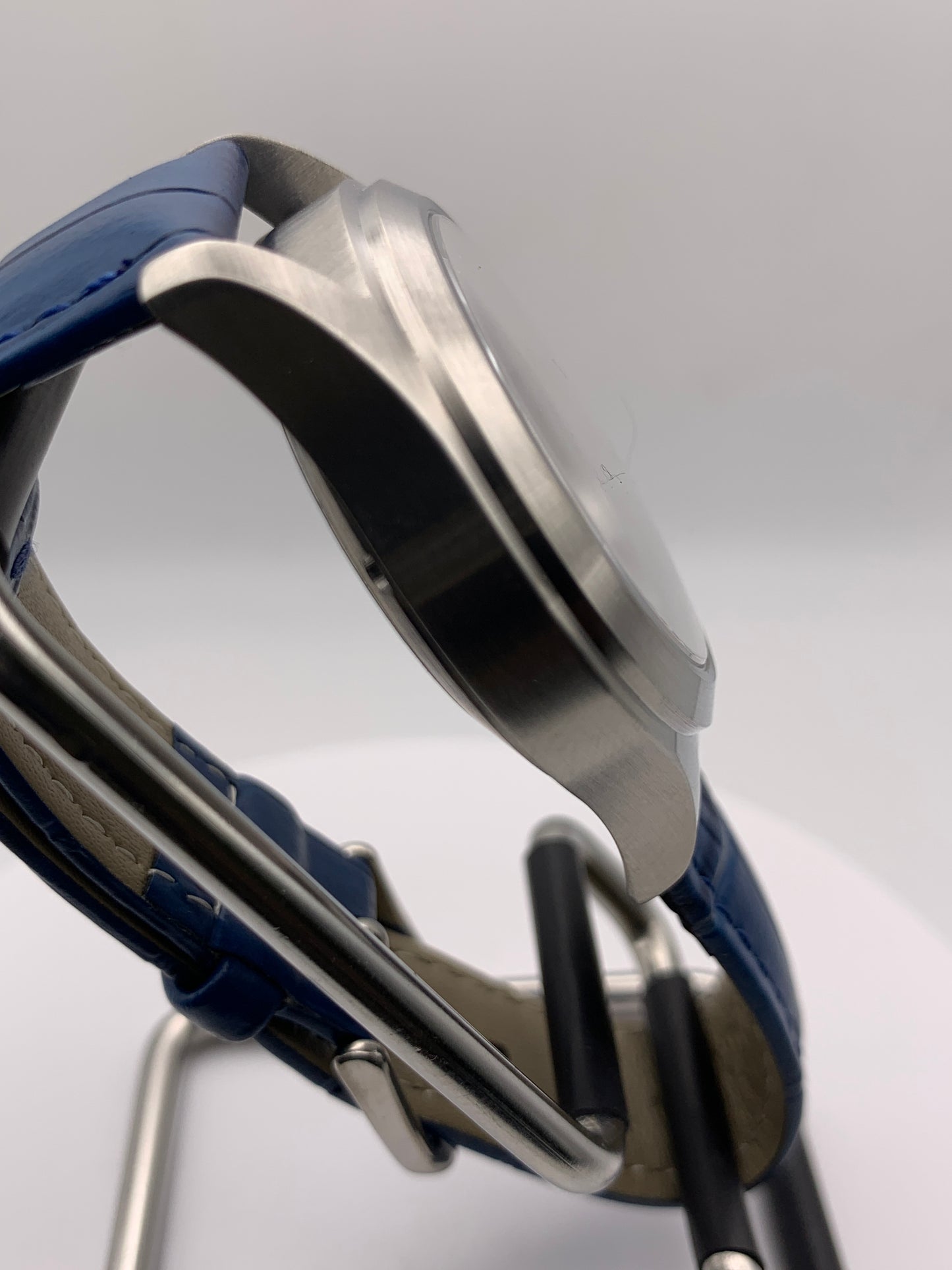 Wintermute. 39mm brushed stainless steel case. Domed sapphire crystal. Seiko NH35 with blue date wheel.
