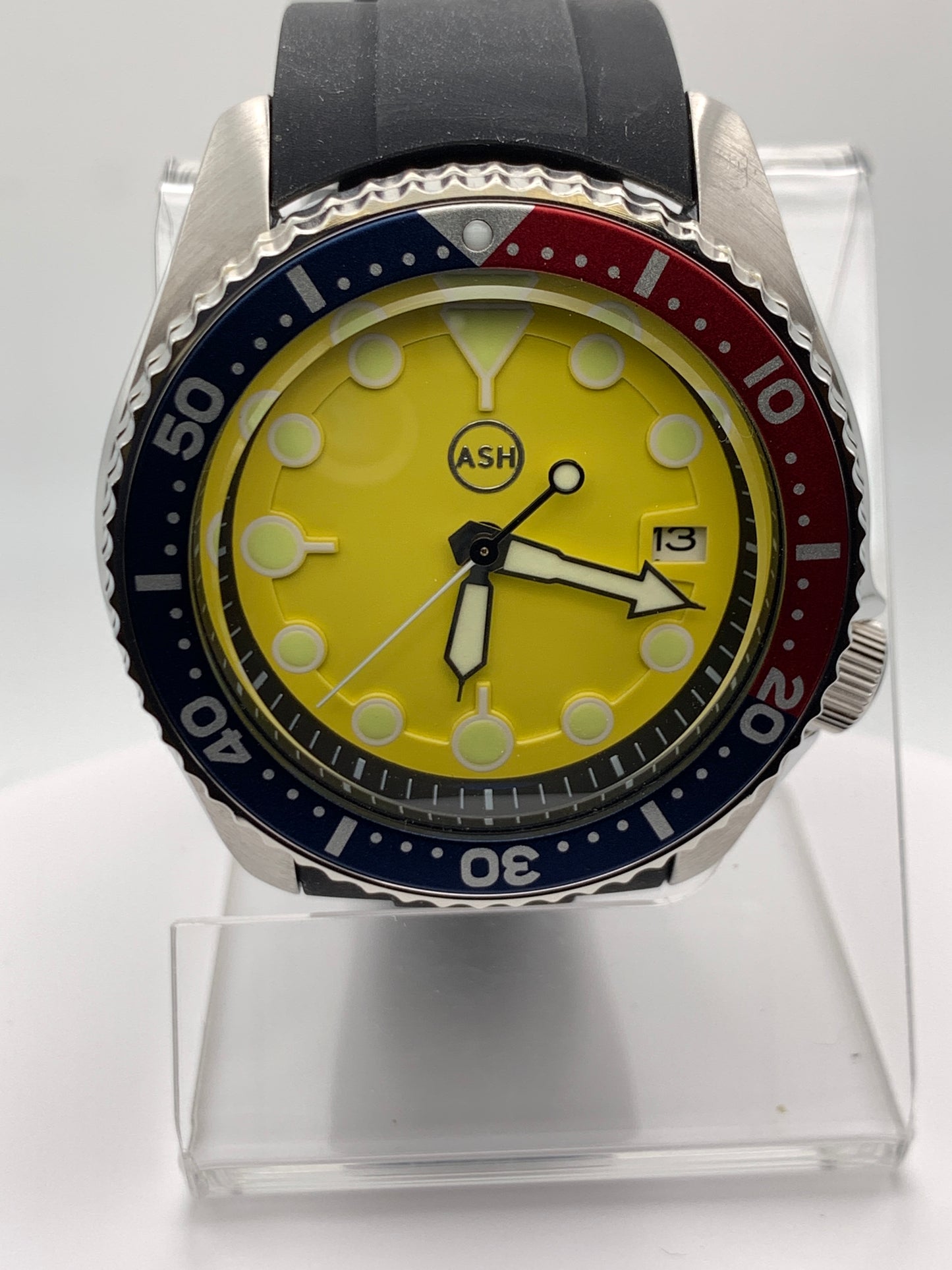 Happy. 42mm Stainless steel cushion case. Sapphire crystal. NH35 automatic.
