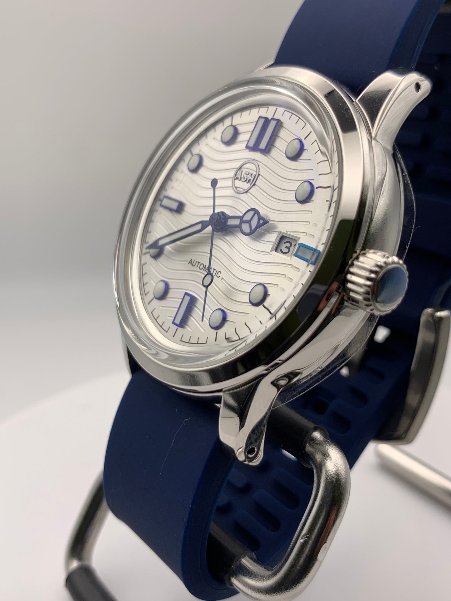 The Yankee 1.1 - Blue, silver and white livery. 39mm stainless steel case. K-1 mineral crystal with AR. NH35 automatic.