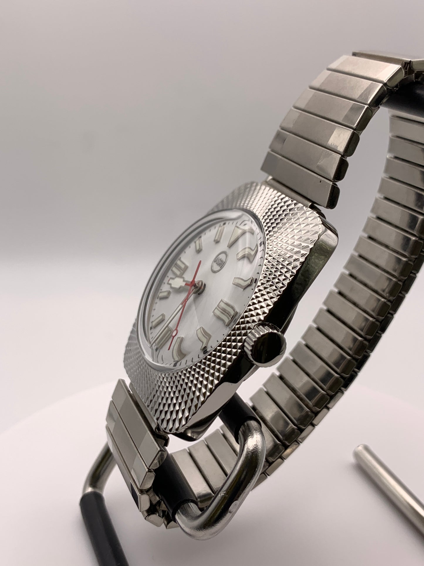 Aspects. 38mm faceted case. Vintage expanding bracelet. Acrylic dome crystal. NH38 automatic movement.