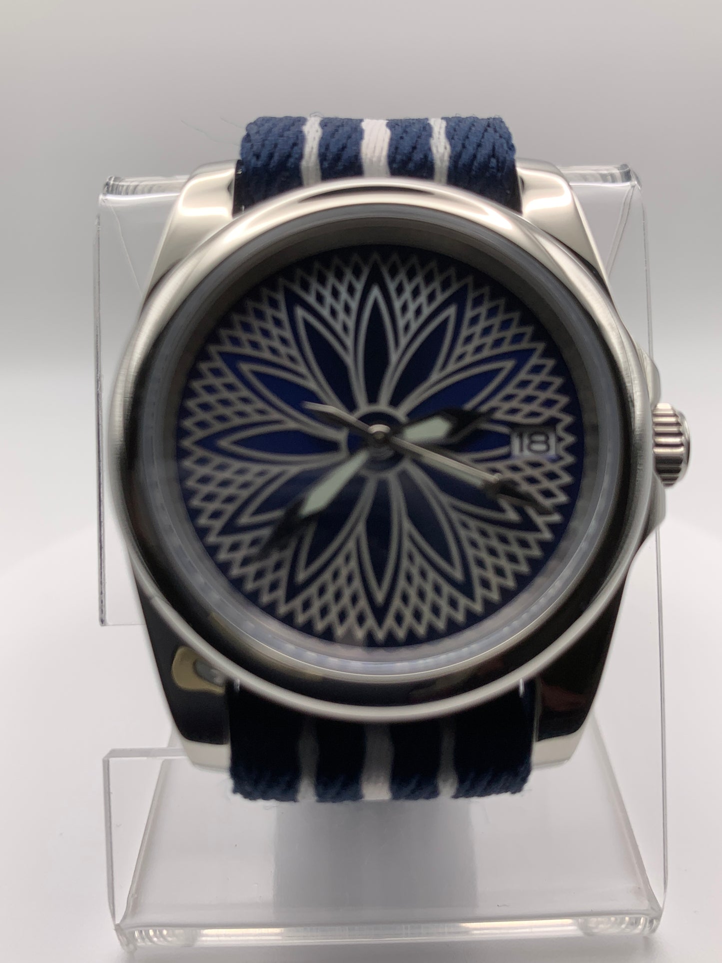 Blu Lou. 39mm Stainless steel. Sapphire crystal. Seiko NH35.