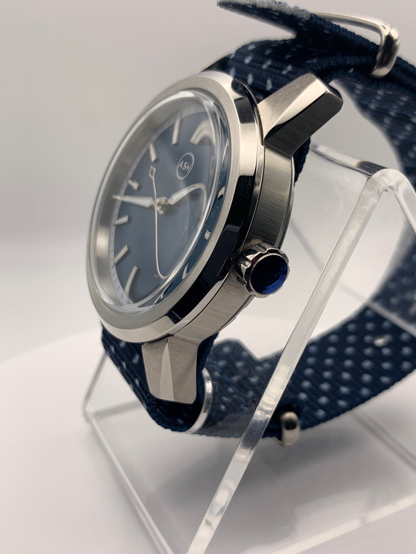 Dress Shirt. 41mm Stainless steel case. Domed K-1 glass crystal. Seiko NH38.