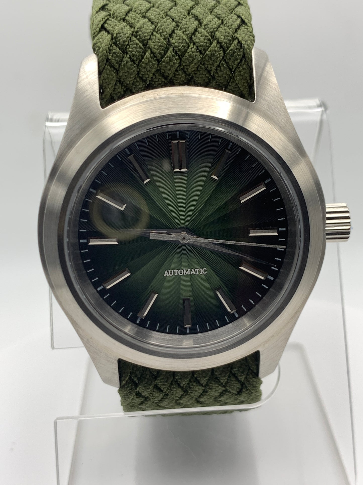 Fangorn. 39mm Stainless steel. Textured and faceted dial. Sapphire crystal. Seiko NH38.