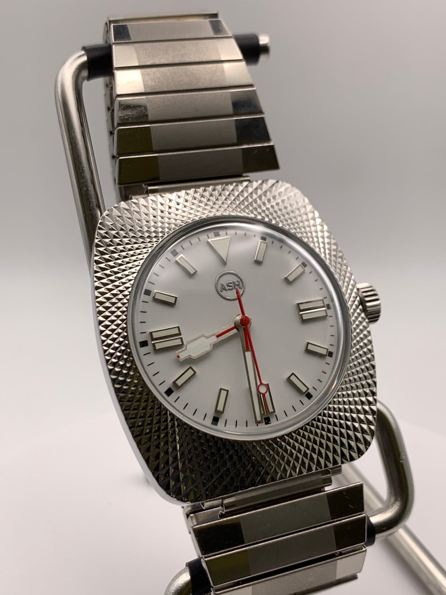 Aspects. 38mm faceted case. Vintage expanding bracelet. Acrylic dome crystal. NH38 automatic movement.