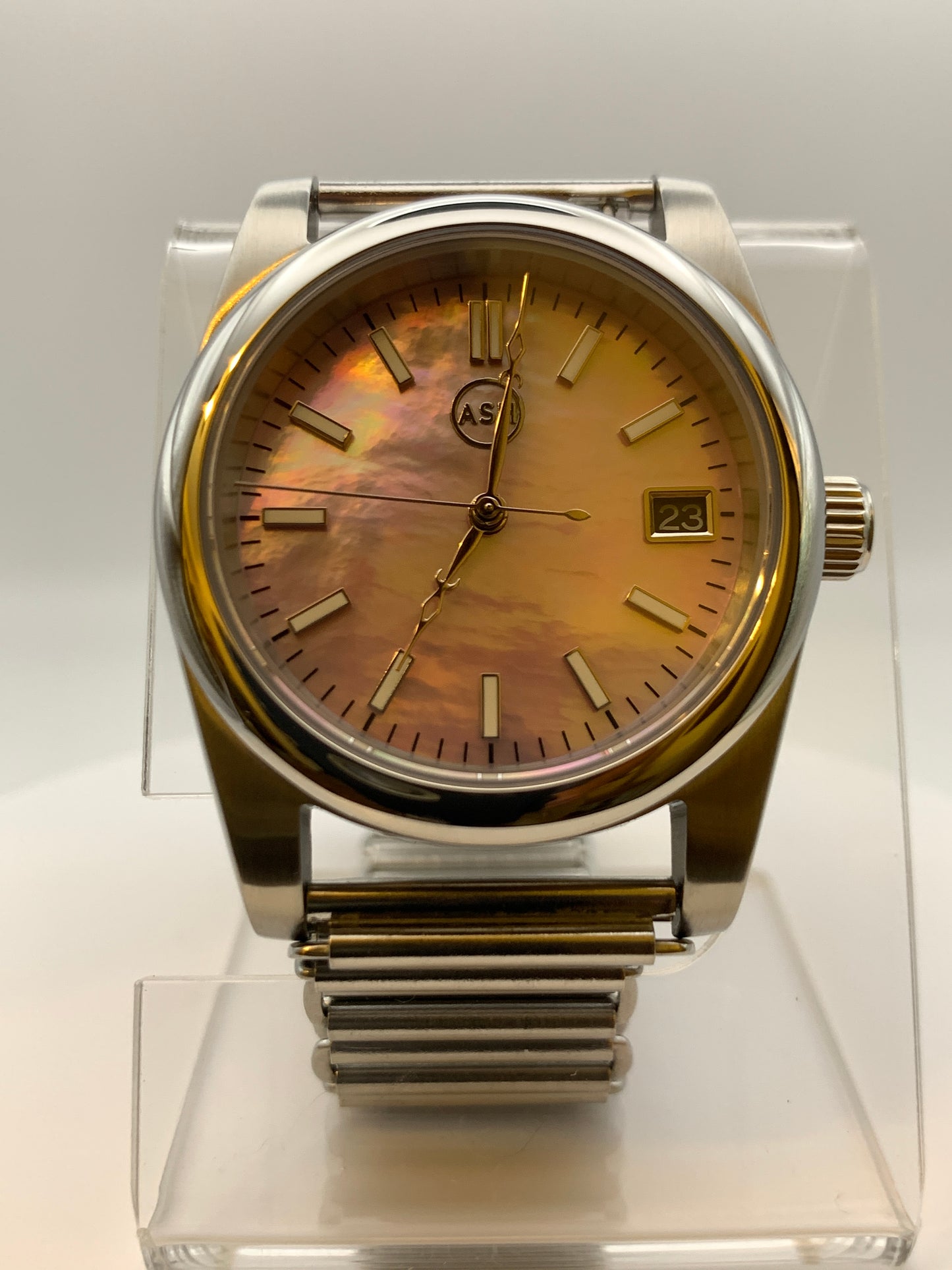 First Light. 36mm Stainless steel case. Beautiful MOP dial. Sapphire crystal. NH35 automatic movement. Bonklip.