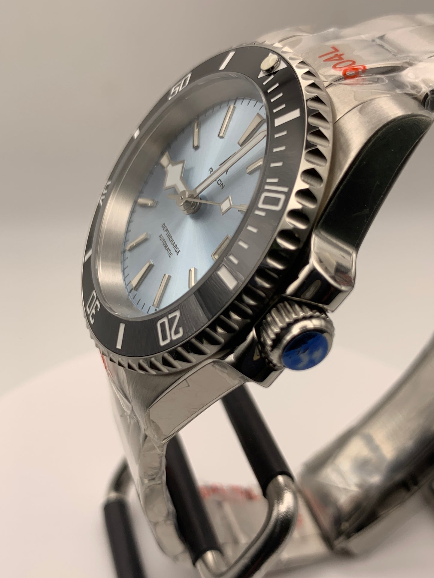 R3CON Collection. Custom light blue dial watch. 40.5mm stainless steel case. Sapphire crystal. Seiko NH35.