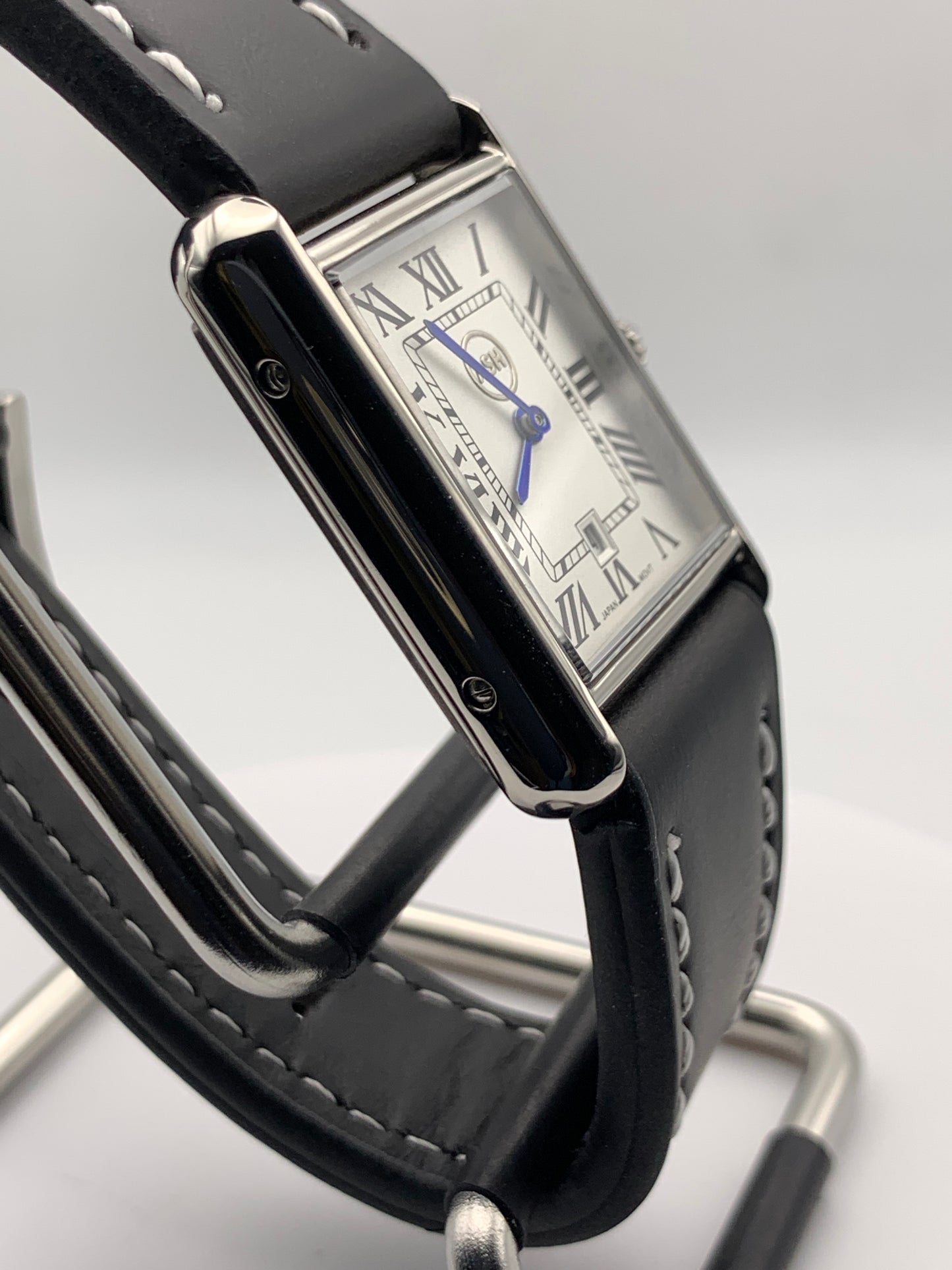 Well Rounded 1.1 - 8.7mm thick. 26mm stainless steel case. 34mm lug to lug. Seiko VJ24 quartz movement.