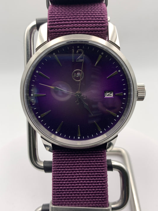Ultraviolet. 40mm stainless steel case. Sapphire crystal. Seiko NH35.