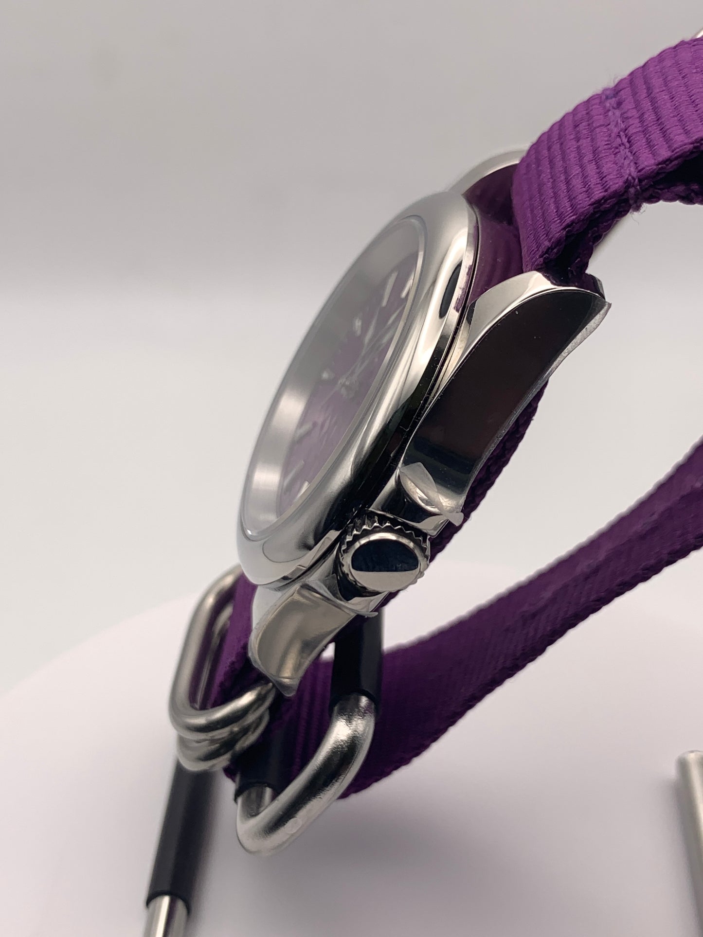 OGCola - Cherry. 39mm stainless steel. Sapphire crystal. Seiko NH35.