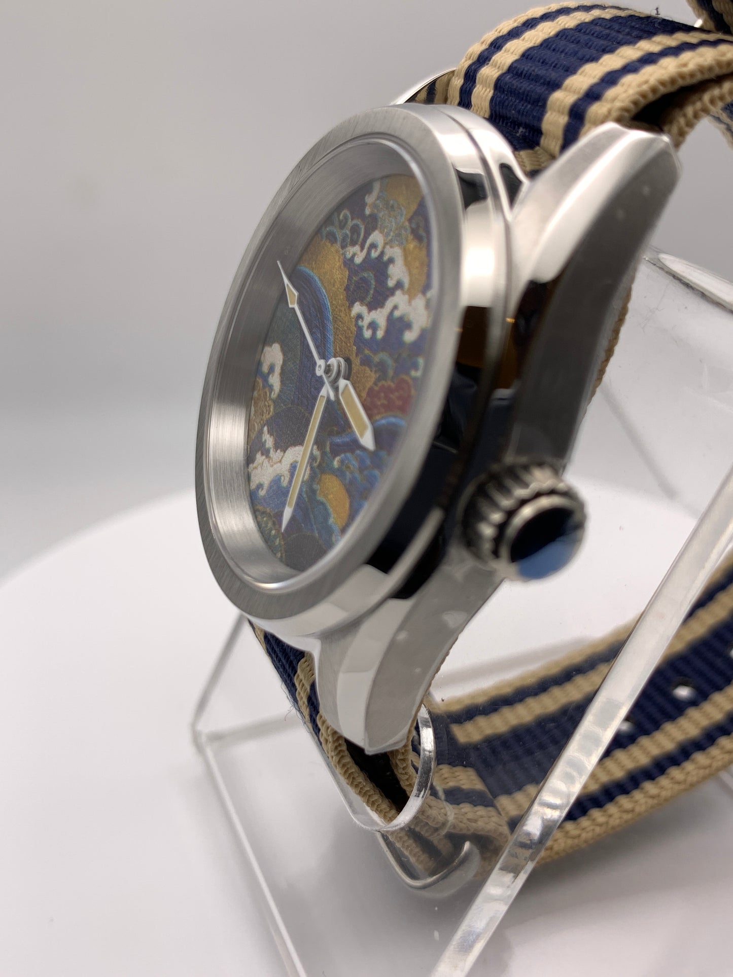 Chakushoku. 38mm Stainless steel. Sapphire crystal. Seiko NH38.