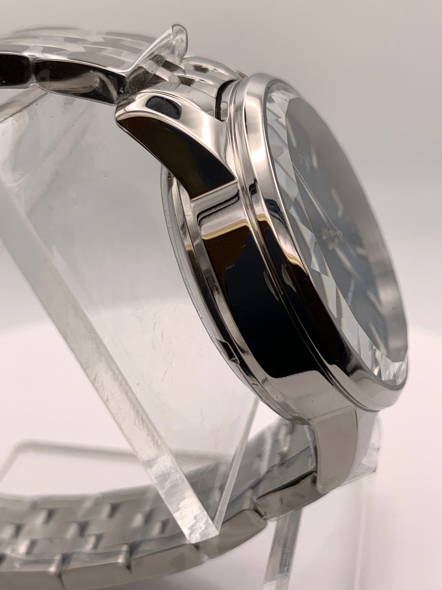 The Teal. Highly figured dress watch. 33mm stainless steel case. Faceted and domed acrylic crystal. NH35.