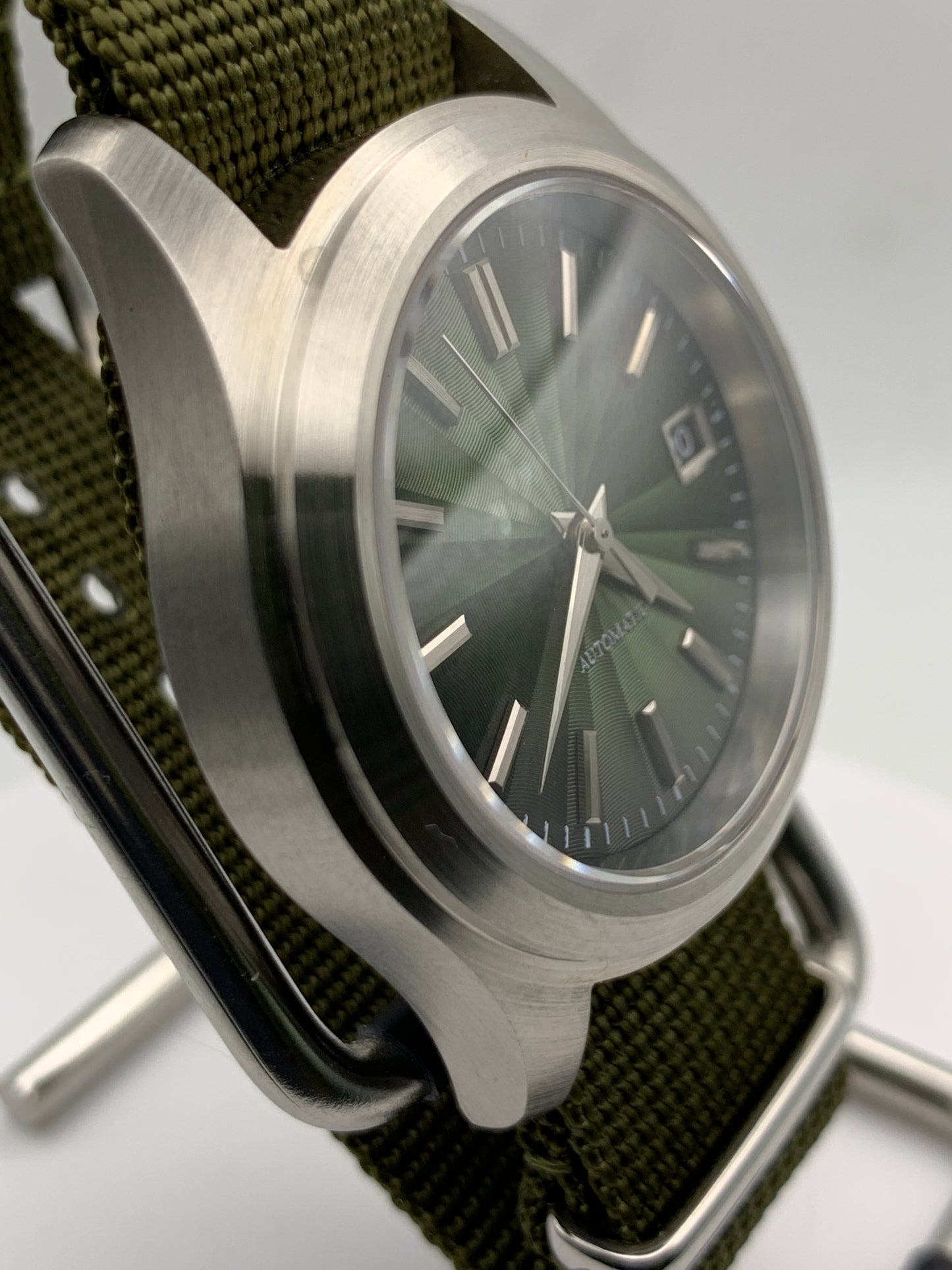 Fangorn 1.3 - 39mm brushed stainless steel. Sapphire crystal. Textured dial. Seiko NH35 with black date dial.