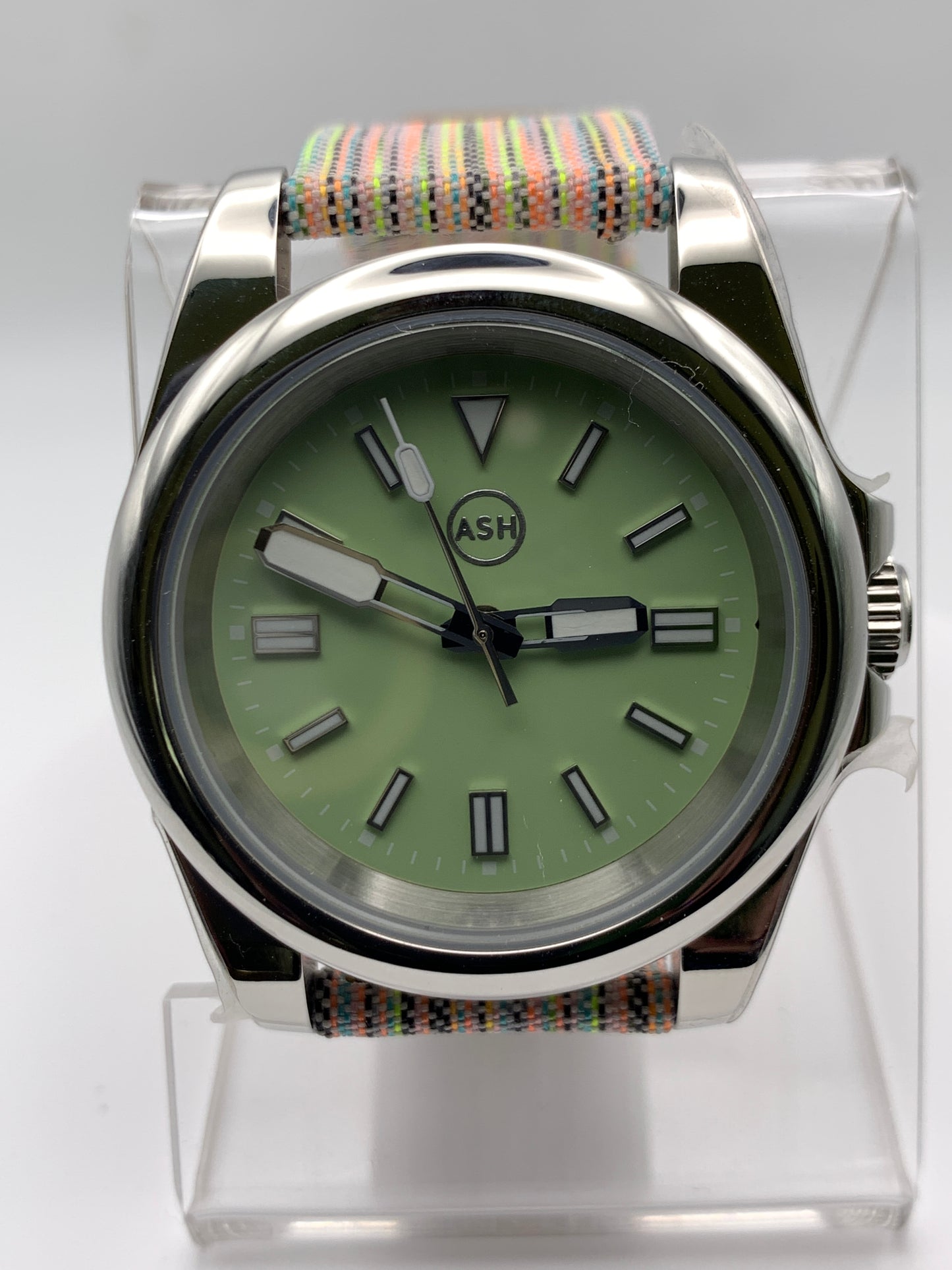 Minty 2. 39mm Stainless steel. Sapphire crystal. Seiko NH38. Matching bracelet and two straps included.