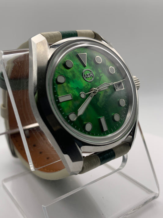 Andy II. 38mm Stainless steel. Double dome sapphire. Green MOP dial. Seiko NH35.