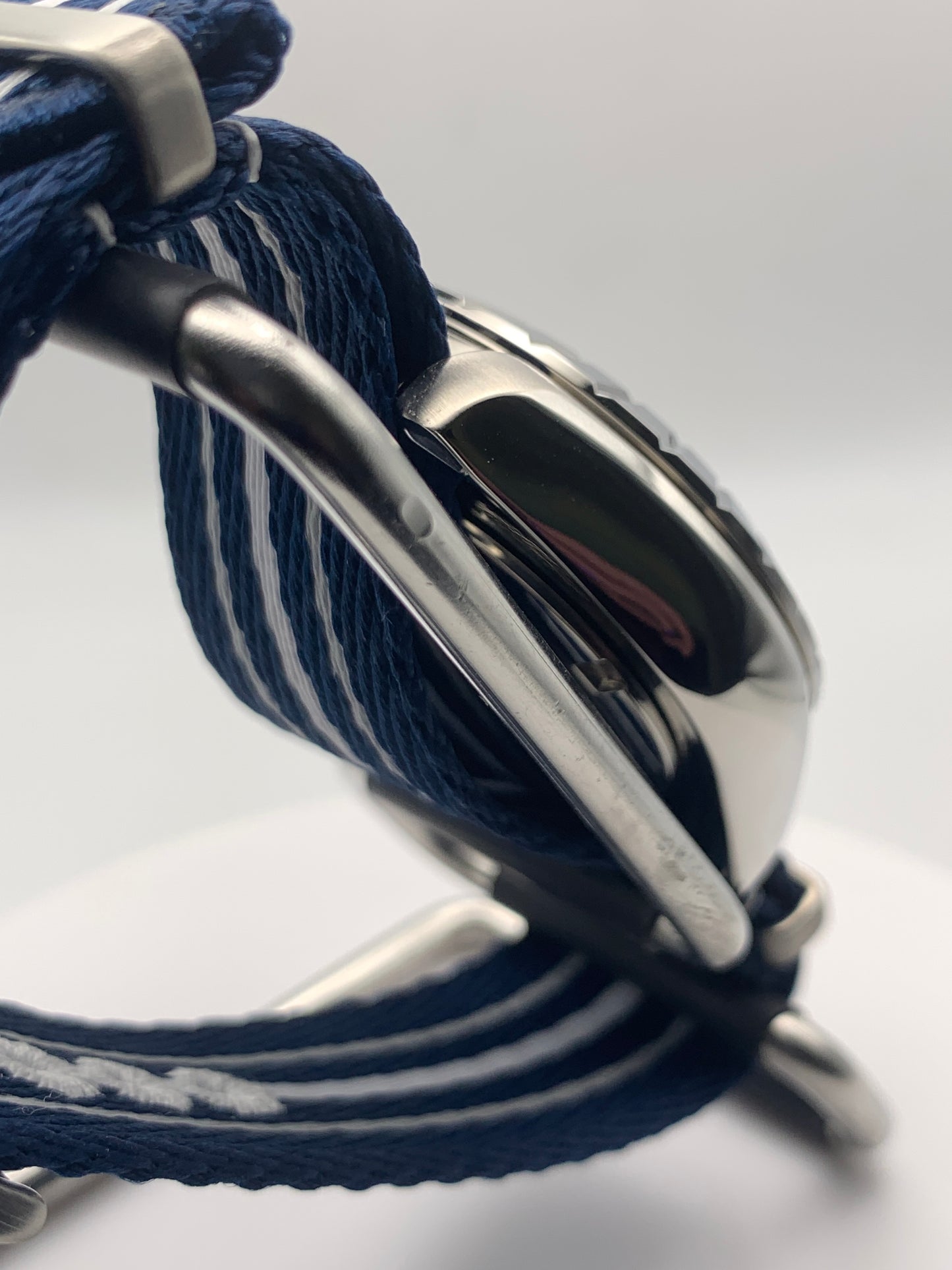 Pinwheel. 41mm Stainless steel case. Crystal titanium dial. Sapphire crystal. Unidirectional bezel. Seiko NH35.