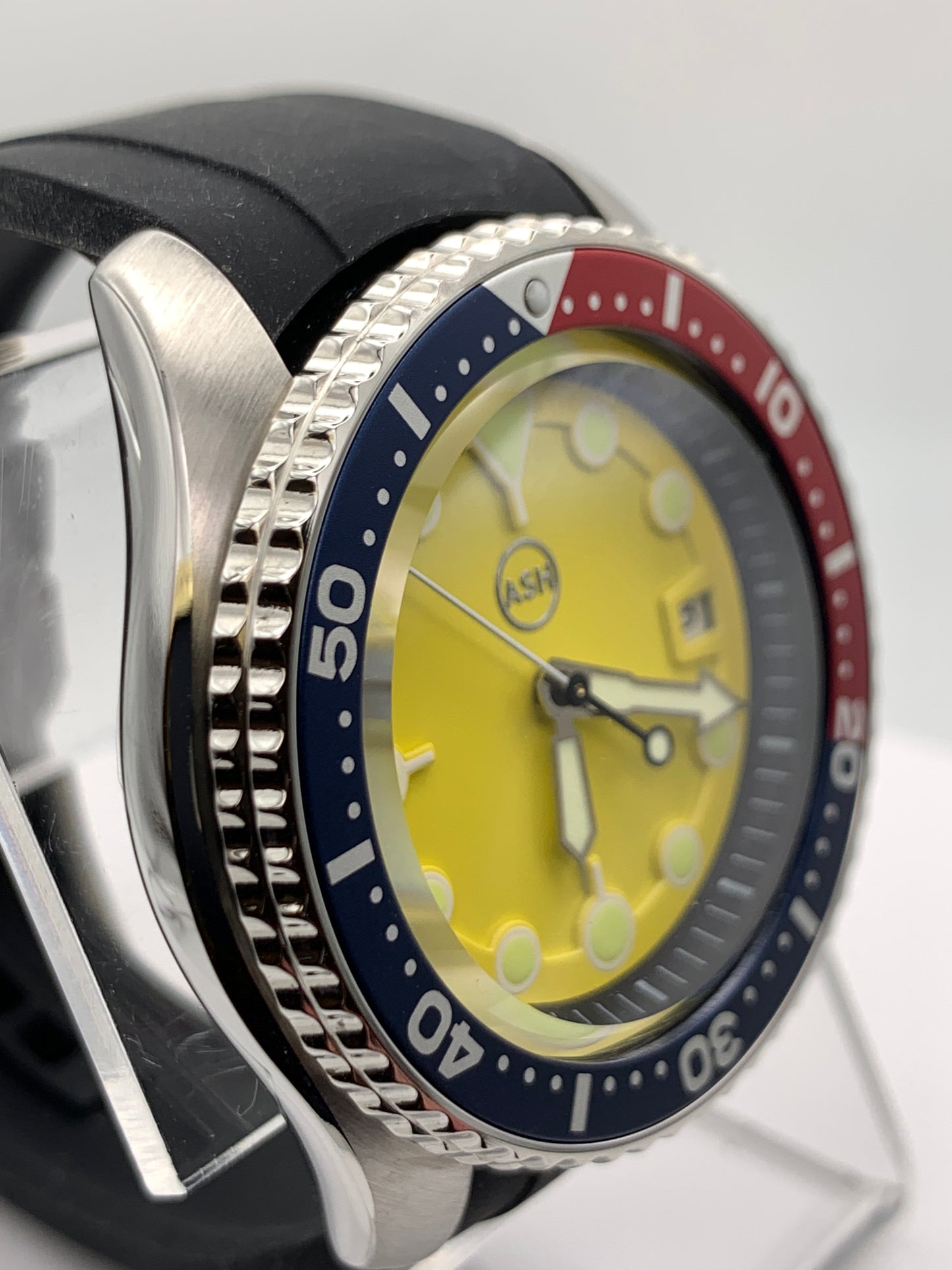 Happy. 42mm Stainless steel cushion case. Sapphire crystal. NH35 automatic.