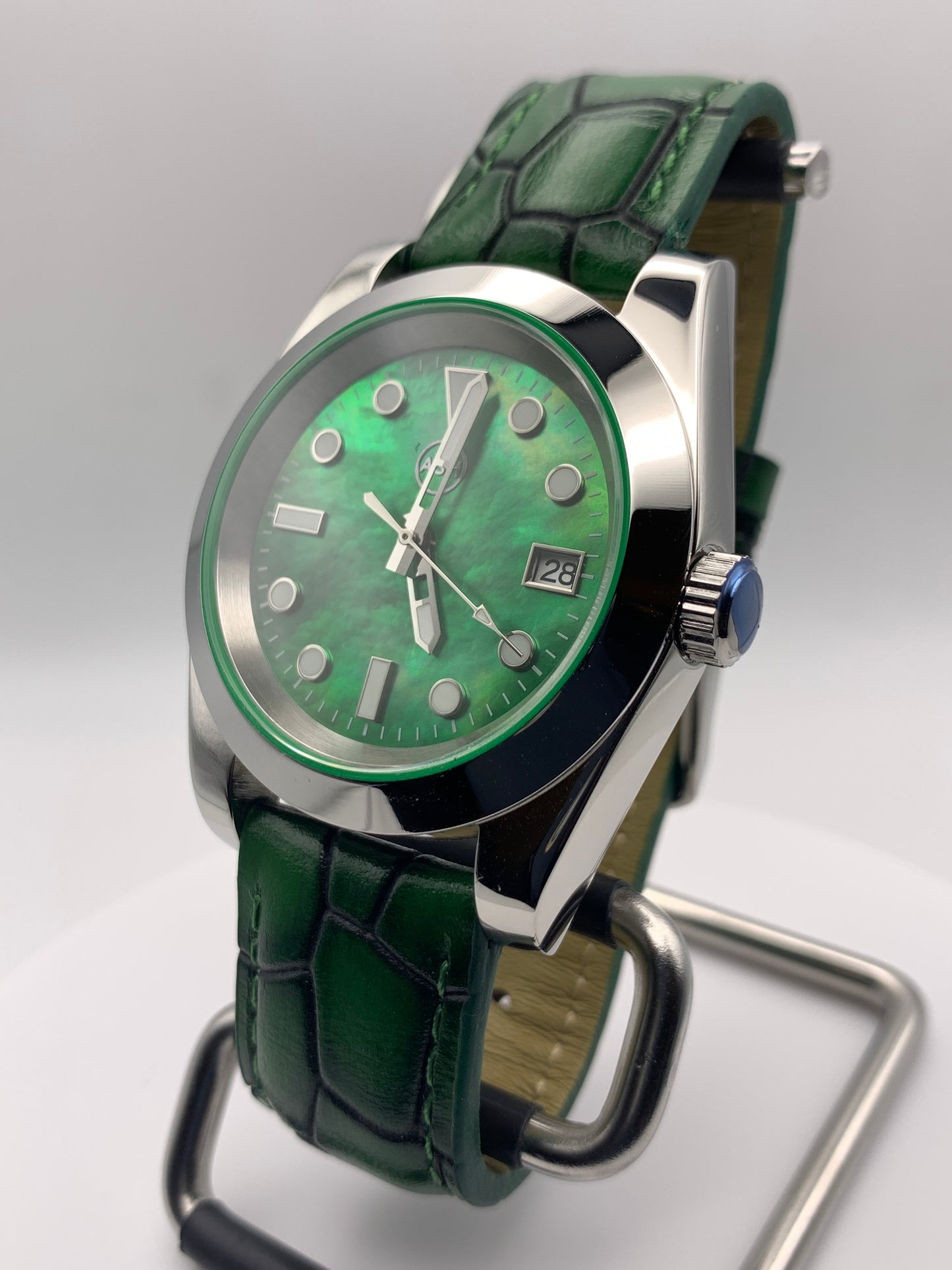 Envy. 39mm Stainless steel. Sapphire crystal. Seiko NH35.