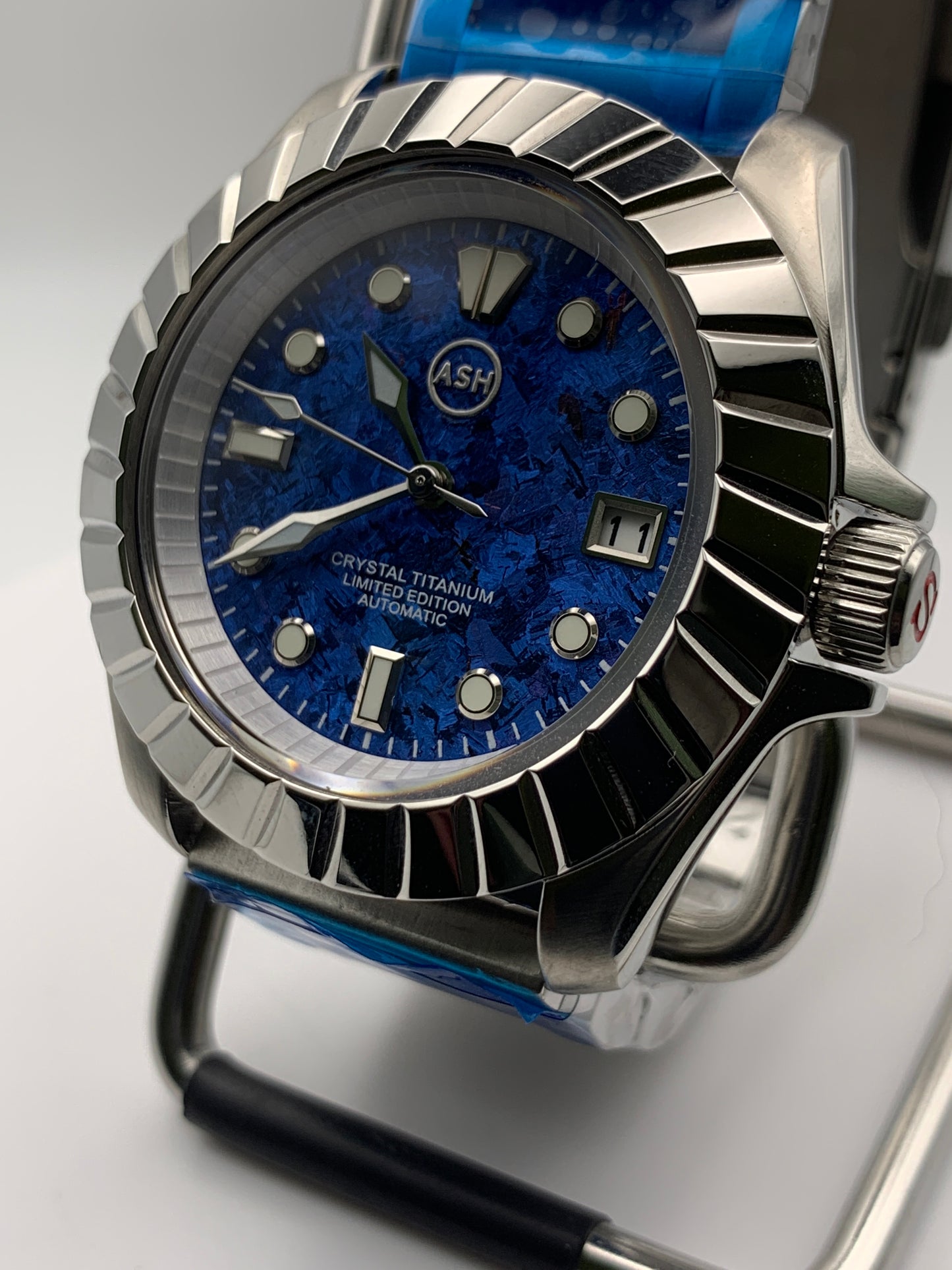 Mariana. 41mm Stainless Steel.  Sapphire crystal. Crystal titanium dial. Seiko NH35.