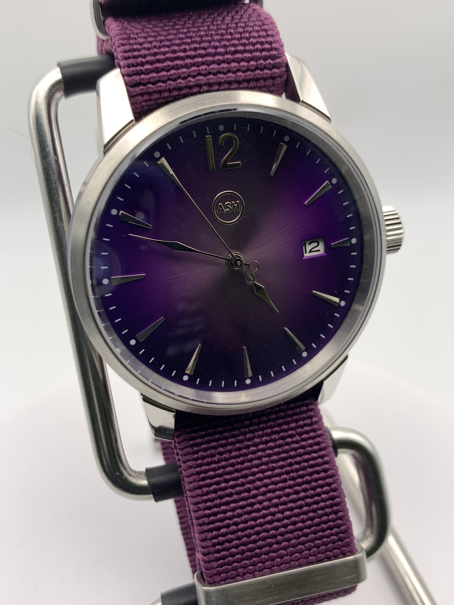 Ultraviolet. 40mm stainless steel case. Sapphire crystal. Seiko NH35.