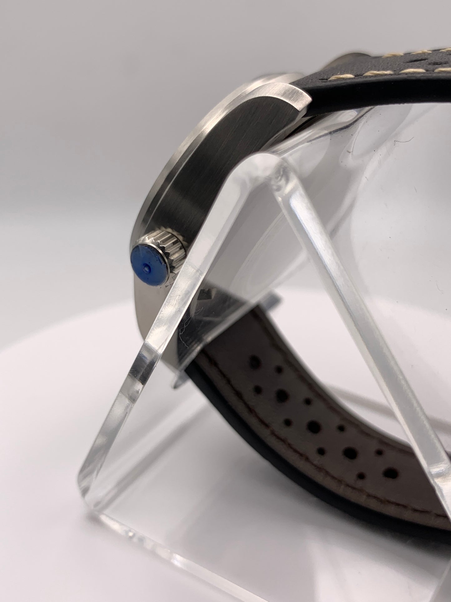 Tin Man. Unique vintage dial. 36mm stainless steel case. Sapphire crystal. VH31 quartz movement with sweeping seconds hand.