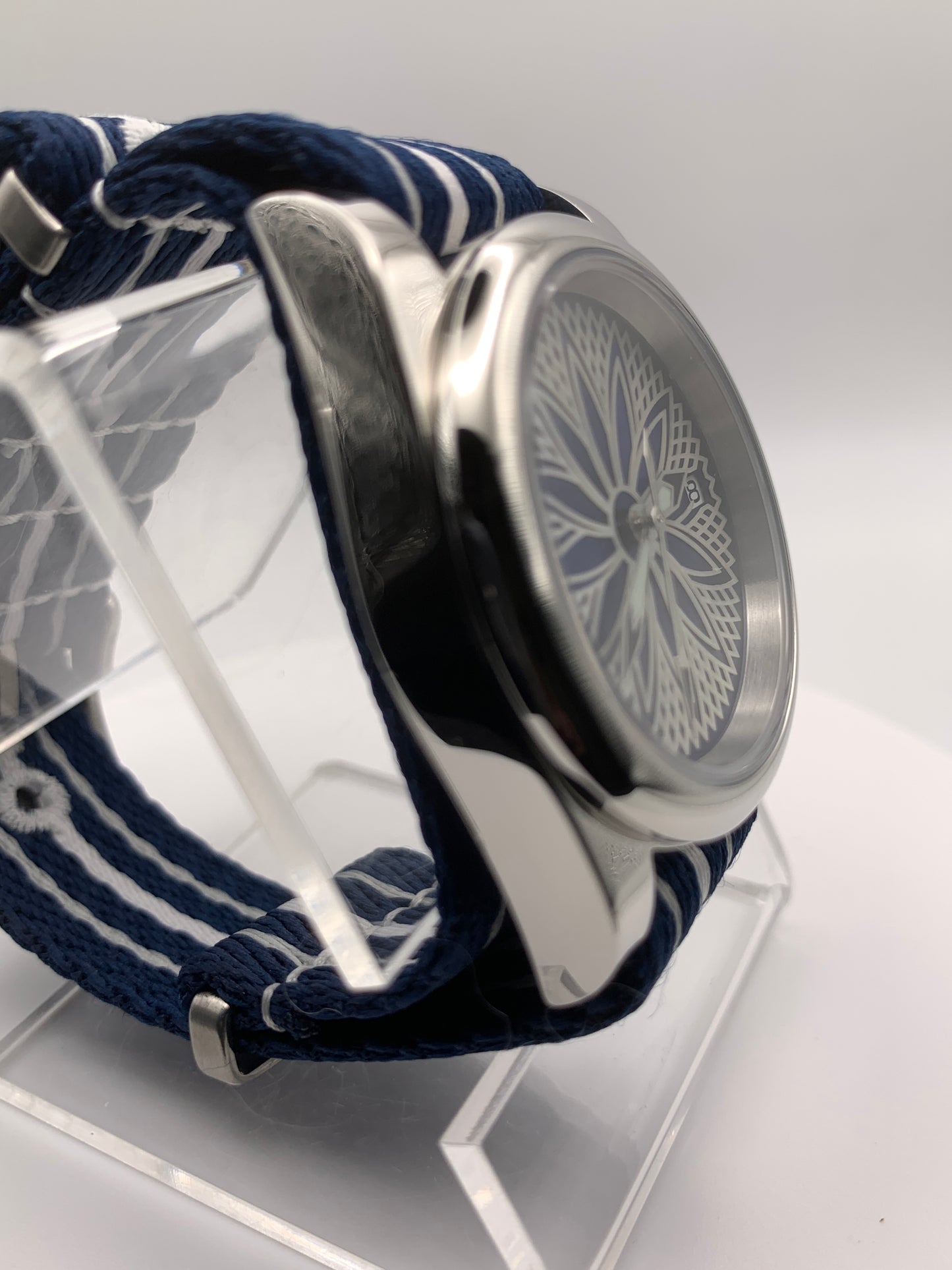 Blu Lou. 39mm Stainless steel. Sapphire crystal. Seiko NH35.