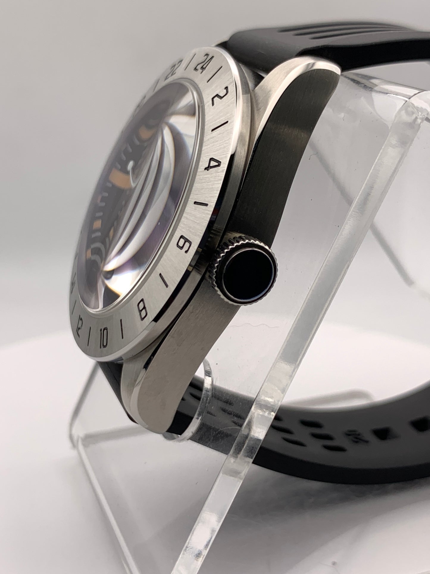 Vibe 1655 version 1.1 - 40mm Stainless steel GMT case. Sapphire crystal. NH34 movement.