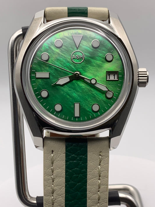 Andy. 38mm Stainless steel. Double dome sapphire. Green MOP dial. Seiko NH35.