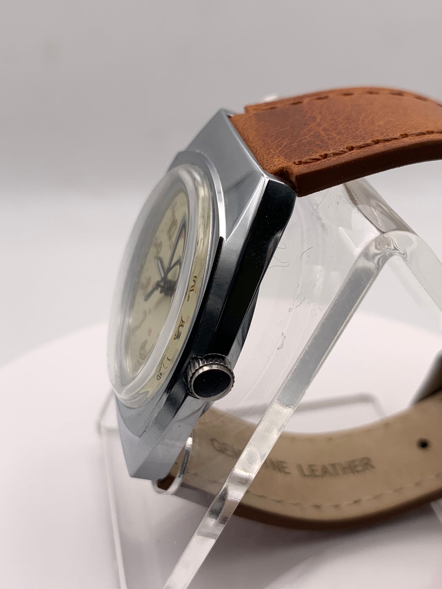Butter. 37mm NOS Gruen brass and stainless steel case. Acrylic dome crystal. Seiko VH31.